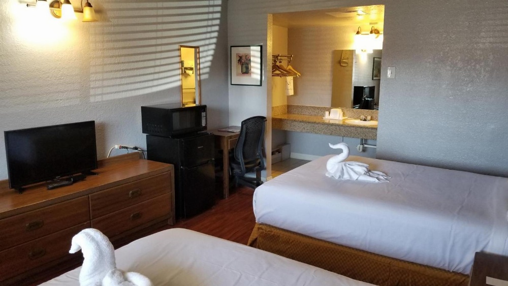 Double Queen Suite - Non Smoking