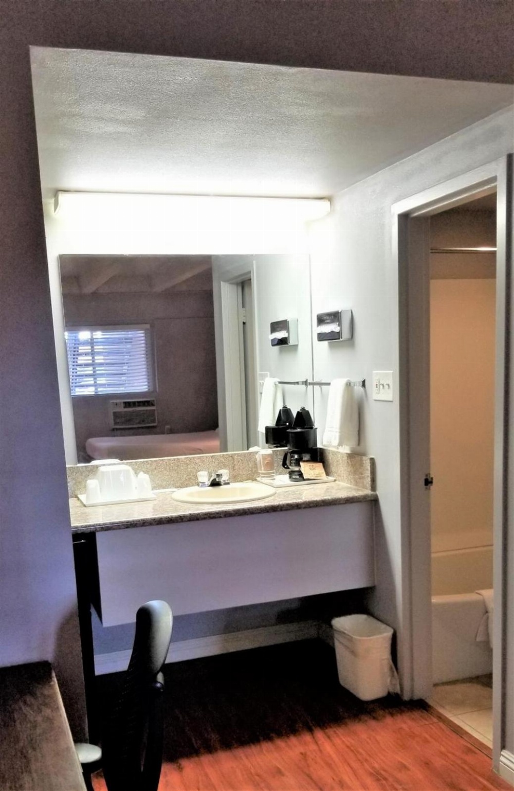 Queen Room - Non-Smoking